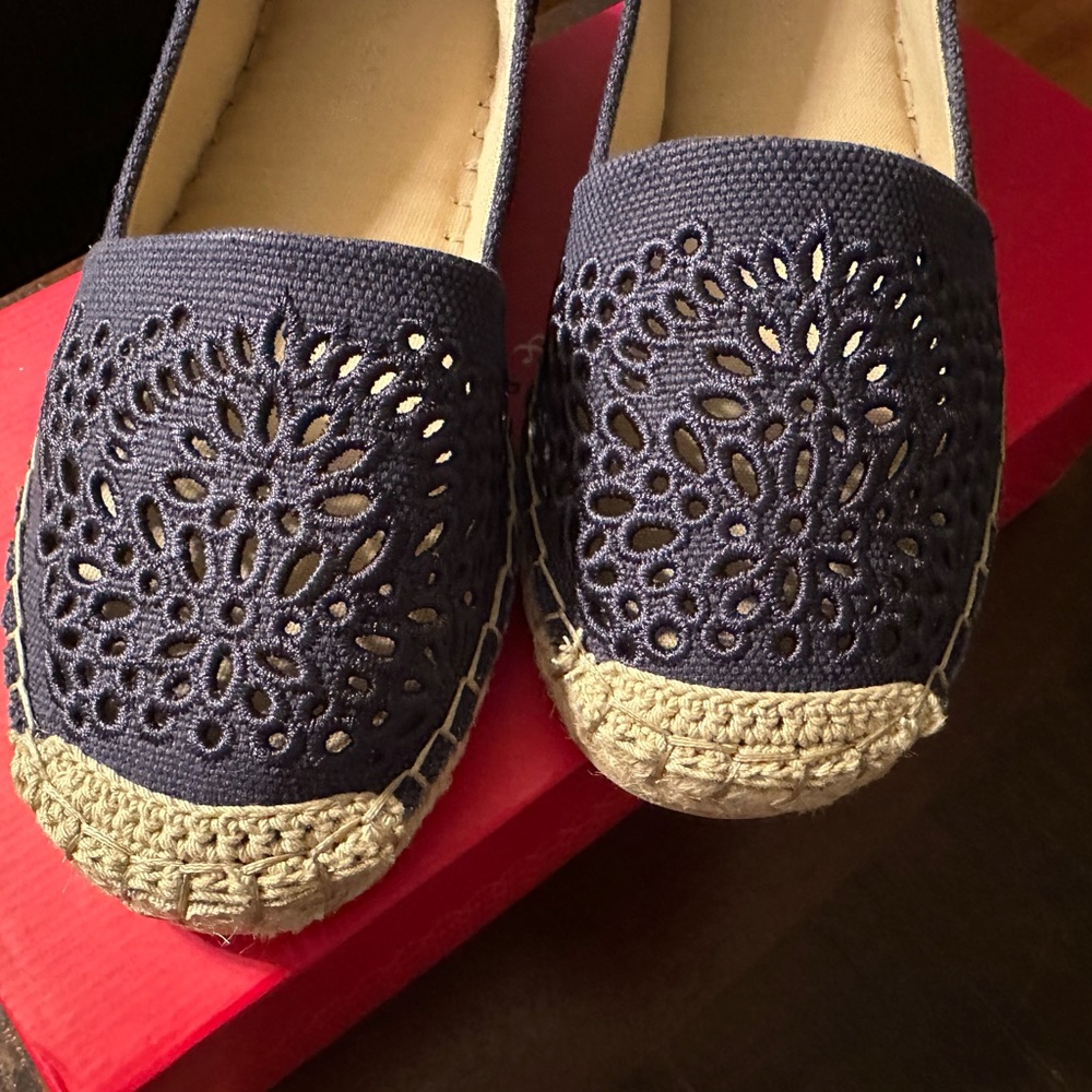 Women’s 6.5 Kelly & Katie Sayeva Navy Flats